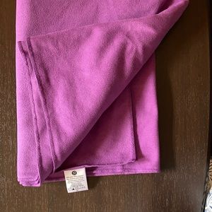 Lululemon yoga towel full size for yoga mat.